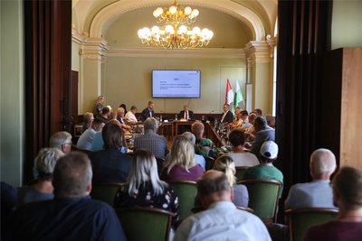 Die erste Sitzung der neuen Crimmitschauer Stadträte am Donnerstag im Rathaus war gut besucht. Unter anderem saßen die neuen Auszubildenden der Stadtverwaltung in den Reihen. Der Abend war dann interessanter, als es die Tagesordnung vermuten ließ.