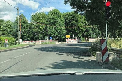 An der Kreuzung Chemnitztalstraße (B 107) und Auerswalder Hauptstraße (S 204) steht seit dieser Woche eine Ampel.