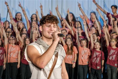 70 Jugendliche und eine Live-Band treten beim Adonia-Musical am 4. April in Mittweida auf.