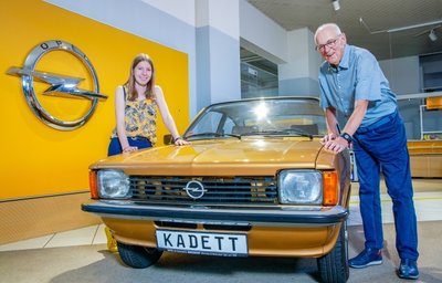 Der Olbernhauer Kfz-Meister Eckhard Lorenz und seine Enkeltochter Lisa sind mit dem perfekt restaurierten Opel Kadett Coupé auch zur 2. Auflage der Sächsischen Meister-Classic gemeldet. Sie findet im Mai statt.