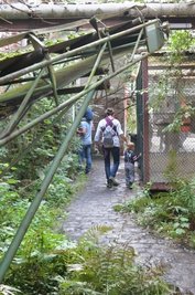 Reizvoll auch die Zeichen des Verfalls auf dem Gelände.