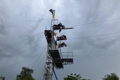 In den nächsten Tagen soll es Spektakuläres von den Geschwistern Weisheit auf Motorrädern auf dem Hochseil geben.