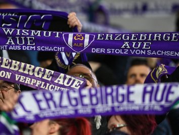 Bei der Partie gegen den FC Ingolstadt 04 im Erzgebirgsstadion in Aue unterstützten zahlreiche Fans die Veilchen. Mit Erfolg, nach zehn sieglosen Spielen konnte der FCE den ersten Sieg verbuchen. Für Fans bringt das neue Hoffnung im Kampf um den Klassenerhalt.