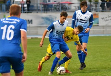Gegen den VfB Fortuna Chemnitz haben die Mittweidaer, hier mit Philipp Krasselt (M.), in den vergangenen Jahren mehrfach Vorbereitungsspiele bestritten. Am Sonntag folgt das nächste. 