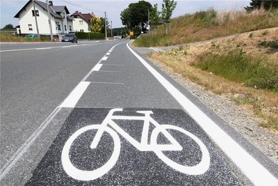 Zwischen Plauen und dem Abzweig nach Jocketa gibt es bereits einen Radweg. Nun kann dieser bis zur Gaststätte Posthaus bei Neudörfel verlängert werden.