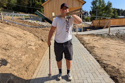LGO-Chef Constantin Gläß hat selbst bis zuletzt mit angepackt. Er hatte versprochen, dass der „O′thal Coaster“ noch im August in Betrieb geht.