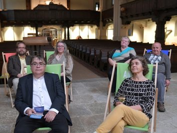 Dem Orgelkonzert mit Kantor Clemens Lucke lauschten Mieter der Wasserturmstraße in der Jakobikirche, vorn Karina und Stephan Lorenz, dahinter Paul und Christin Lepistö sowie Karin und Mathias Männel (v. l.). 