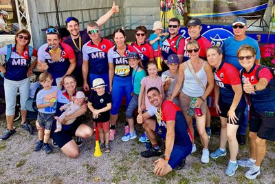 Sie rennen und radeln für ihr verstorbenes Familienmitglied: das Michi-Racing-Team.