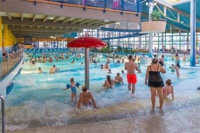 Im Marienberger Spaßbad „Aqua Marien“ ist ohne weite Anreise ein Wellenbad möglich.