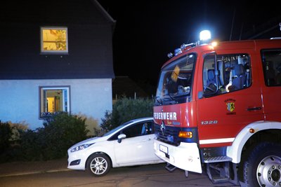 In einem Keller an der Stelzendorfer Straße war am Montagabend offenbar ein Wäschetrockner in Brand geraten.