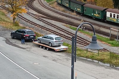 Anwohner haben den Abtransport des Alfa Romeos fotografiert.