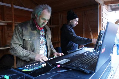Zusammen mit Robin Beyer kümmerte sich Arne Sigmund (links) um die Technik.