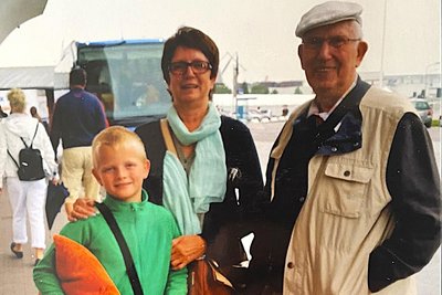 Herbert Uhlig mit seiner Tochter Ingrid Springer und seinem Urenkel Matty während einer Urlaubsreise im Juli 2015.