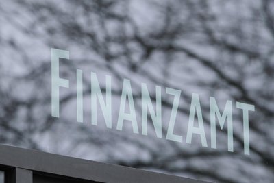 Man muss sie nicht mögen, aber vorbei kommt man an Finanzämtern nicht.