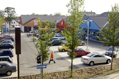 Auf dem Aldi-Parkplatz wurden Falschparker im vorigen Jahr zur Kasse gebeten.