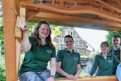 Lisa Pönitz, Stephanie Störr sowie Ines und Andreas Hähner (v.l.) sind Mitglieder des Heimatvereins Perzebach.