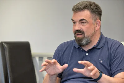 Sergio Raonic Lukovic – hier bei einem Pressegespräch im Mai – ist seit 1. August 2022 der Intendant des Mittelsächsischen Theaters.