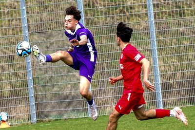 Neo Stacziwa traf für die U 19 des FC Erzgebirge Aue zum 1:0 gegen Walldorf.