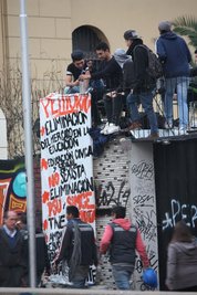 Besetzer des Instituto Nacional in Santiago Ende Juli mit einem Transparent, das mehr Bildungsgerechtigkeit verlangt.