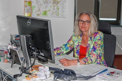 Romana Großmann ist als Sachgebietsleiterin für Liegenschafts- und Gebäudebetrieb sowie Baudurchführung zuständig.