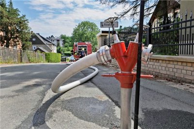 Die Feuerwehren Lichtenstein und Heinrichsort waren am Samstag in Rödlitz bei einem Schuppenbrand im Einsatz. 