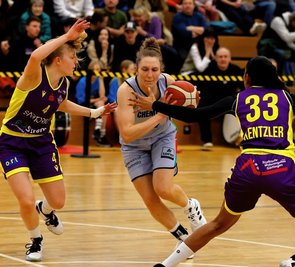 Lucile Peroche (Mitte) erzielte beim Heimsieg der Chemcats gegen Göttingen 20 Punkte. 