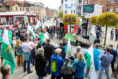 Am 1. Mai vergangenen Jahres hatte die Partei „Freie Sachsen“ auf dem Postplatz in Aue demonstriert. Sie stellt zur Kommunalwahl in einigen Orten Kandidaten.