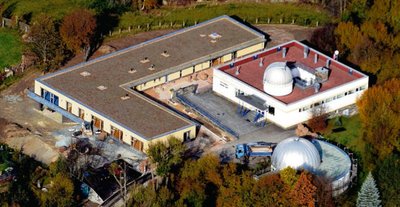 Die Kindertagesstätte "Flohkiste" steht direkt neben der Rodewischer Sternwarte.