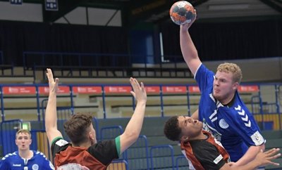 Aues Kevin-Luca Günther - hier im Heimspiel gegen Burgdorf - und seine Teamkollegen stehen vor dem Derby gegen Dresden. 