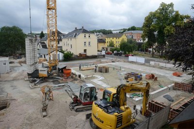 Der aktuelle Zustand der Baustelle für H-34. Alle Rohre und Leitungen liegen, jetzt werden die Fundamente betoniert.