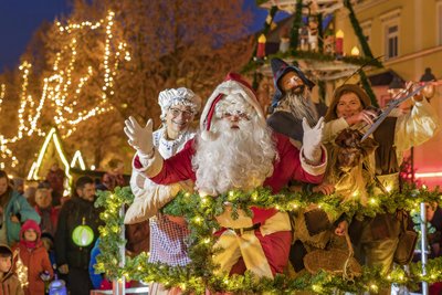 Beim Weihnachtsmarkt in Döbeln führen Mitarbeiter der Stadtverwaltung Döbeln jedes Jahr ein Märchenspiel auf, hier ein Archivbild.
