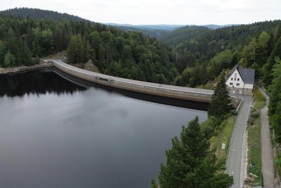Die Talsperre Sosa könnte eine Rolle beim Aufbau eines Nahwärmenetzes im Ort spielen.