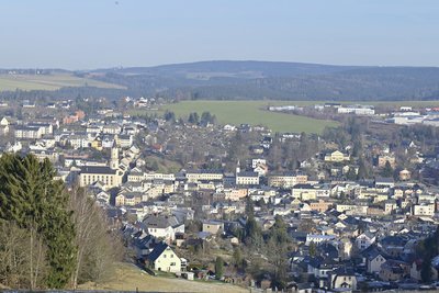 Ein Panorama-Blick auf Markneukirchen. Am Dienstag ist hier Einwohnerversammlung.