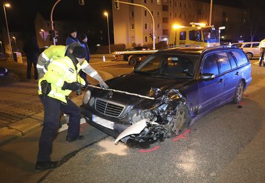 Ein 43-jähriger Fahrer wurde bei einem Unfall am Sonntag im Chemnitzer Zentrum verletzt.