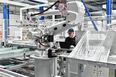 Meyer Burger fertigt im Industriegebiet Saxonia in Freiberg PV-Module. 