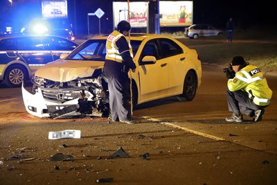 Ein Honda kollidierte mit einem Mercedes.