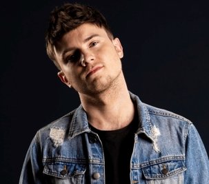 Toni Kraus schreibt Popsongs, in denen es häufig um die Liebe geht. Mit"Tag X" steht das bisher aufwändigste Studioalbum des Erzgebirgers in den Startlöchern. 