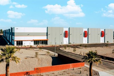 In einem Werk in Goodyear im US-Bundesstaat Arizona hat Meyer Burger mit der Produktion von Photovoltaik-Modulen begonnen.