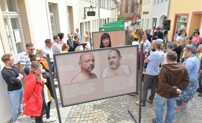 Mit ihrem Offcolor Projekt widmet sich die neue Ausstellung der Hautfarbe des Menschen. Auch die ausstellendenFotografen Christoph Künne und Ralf Mohr sind in der Schau zu sehen. 