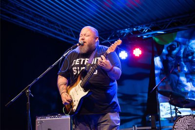 Der einstige The Voice of Germany-Gewinner und Musiker Andreas Kümmert war beim Spitzenfest Spezial auf der Bühne am Malzhaus der Hauptact. Er begeisterte mit seinen Blues- und Rocksongs.