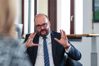 „Wen definieren wir als schwierige Schüler?“ Kultusminister Christian Piwarz (CDU) beim „Freie Presse“-Gespräch.