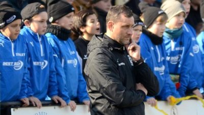 Ein nachdenklicher Michael Heimisch beim enttäuschenden Pokal-Halbfinale gegen Chemie Leipzig am 31. März.