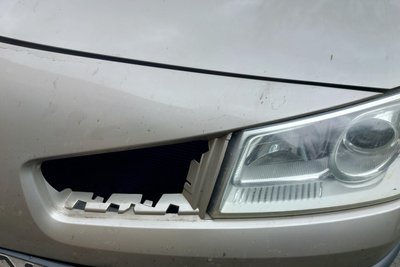 Einziger Verlusts an den Fahrzeugen: eine Abdeckung flog weg.