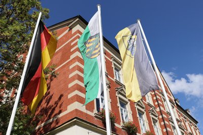 Welche Flagge wann an den Rathäusern gehisst wird, regelt eine Verwaltungsvorschrift.
