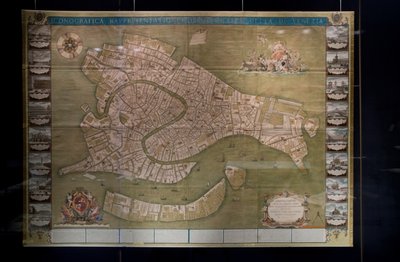 Die aus 14 Blättern zusammengesetzte und gedruckte Karte von Venedig erschien 1729 das erste Mal. Ein Blick auf die danebenstehende Grafik offenbart, wie genau vor knapp 300 Jahren diese Abbildung von Venedig schon war - und das ganz ohne Satelliten, Fotoapparate und ähnliche Hilfsmittel. Das Dresdener Buchmuseum besitzt in seiner Kartensammlung 126.000 Objekte.