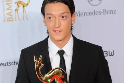 Ende 2010 bekam Özil einen Bambi für Integration verliehen.