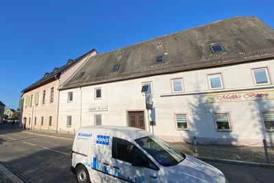 Die Sonne in Burkhardtsdorf: Derzeit ist dort die Schulspeisung drin, zudem ein Imbiss, eine Physiotherapie.