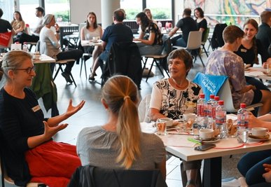 Engagierte Diskussionen für ein lebenswertes Chemnitz: Im Foyer der Stadthalle gab es das dritte Festival der Meinungsverschiedenheit.