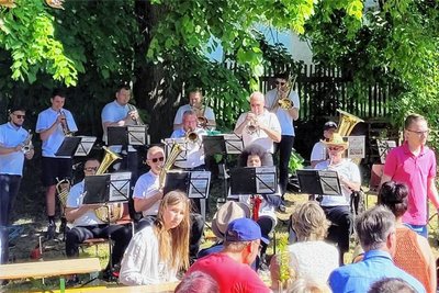 Die Netzschkauer Musikanten spielten am Samstagnachmittag auf.