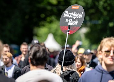 Drei Tage laut Musik - das ist bei Rock im Park und Rock am Ring Programm. 